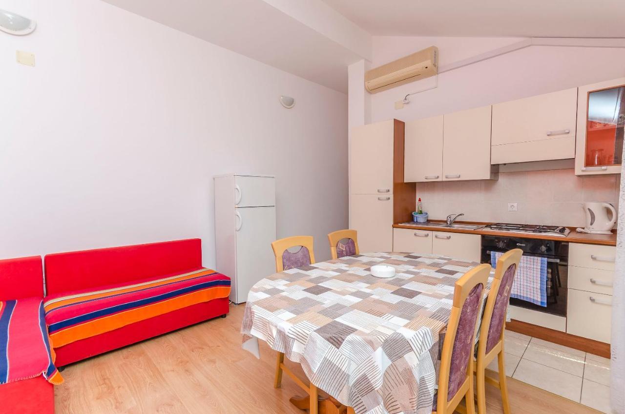 Apartments Mira I Водице Экстерьер фото