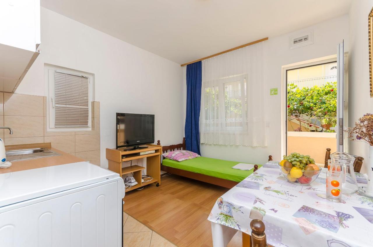 Apartments Mira I Водице Экстерьер фото